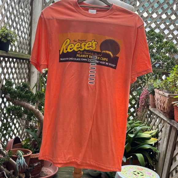 Tee Luv Tops - Reese’s Peanut Butter Cup T-Shirt. Size Medium 
Unisex. Short Sleeves NWT